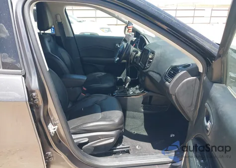 2018 Jeep Compass Limited 4X4 из США, поврежденный, VIN 3C4NJDCB1JT283133